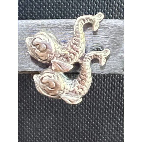 Vintage Sterling Silver Screw On Twin Fish Earrings - Picture 3 of 9